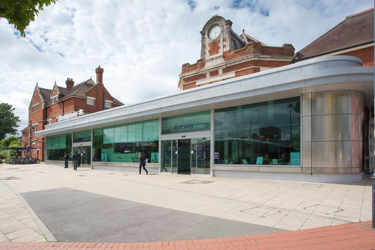 Basingstoke Apartments - Westlands House, City Centre, Home-From-Home מראה חיצוני תמונה