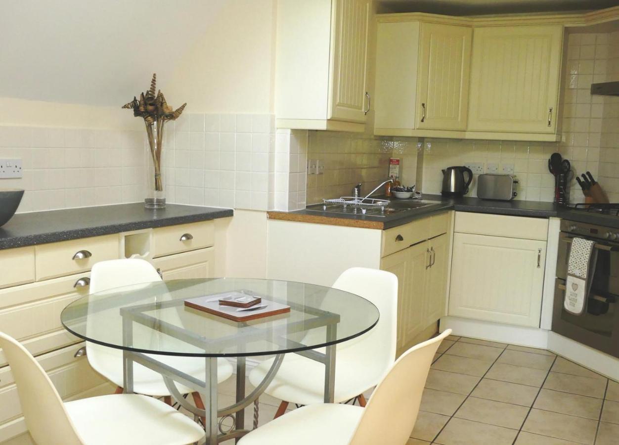 Basingstoke Apartments - Westlands House, City Centre, Home-From-Home מראה חיצוני תמונה