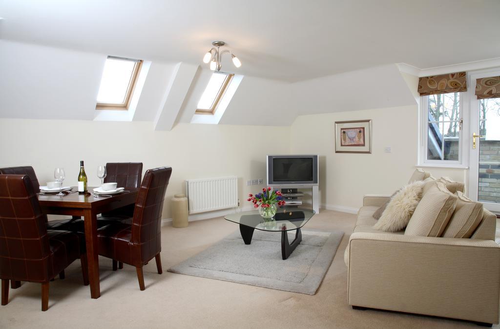 Basingstoke Apartments - Westlands House, City Centre, Home-From-Home מראה חיצוני תמונה