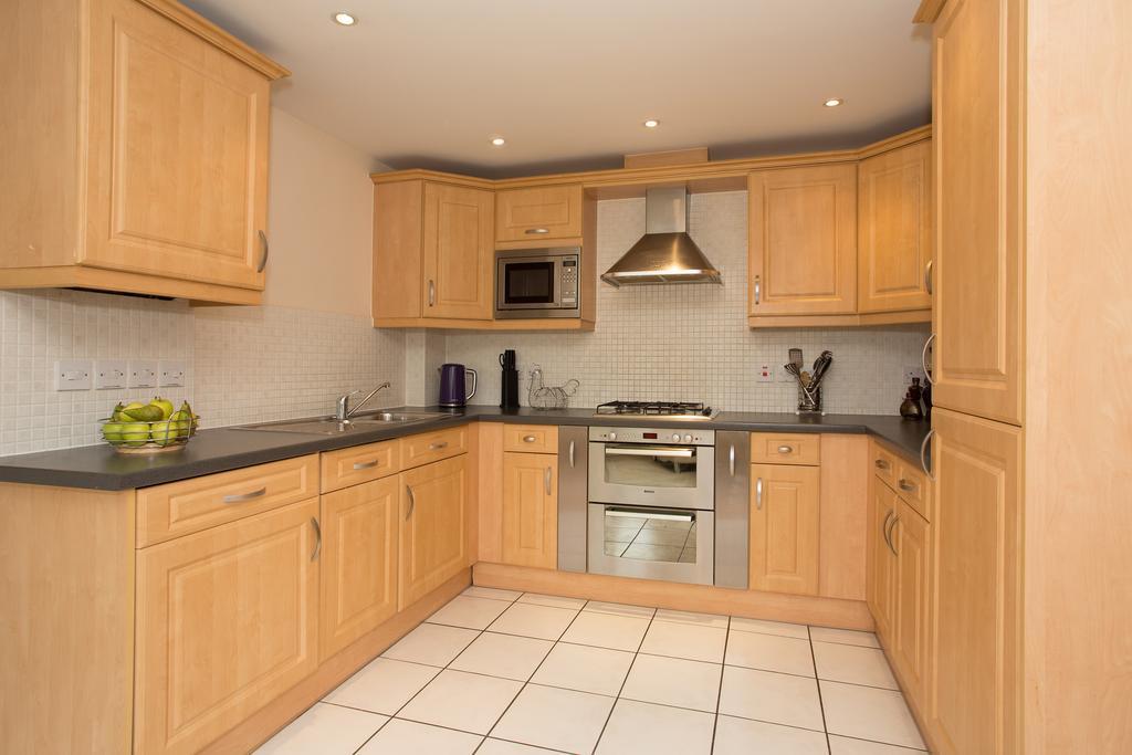 Basingstoke Apartments - Westlands House, City Centre, Home-From-Home מראה חיצוני תמונה