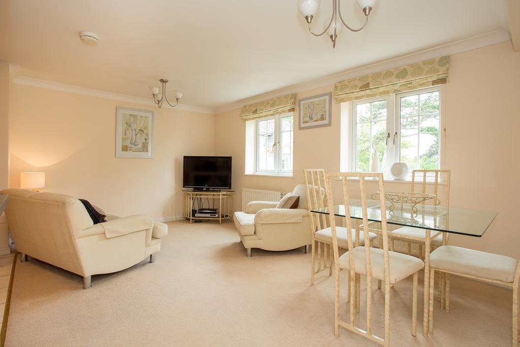 Basingstoke Apartments - Westlands House, City Centre, Home-From-Home מראה חיצוני תמונה