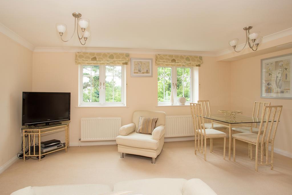 Basingstoke Apartments - Westlands House, City Centre, Home-From-Home מראה חיצוני תמונה